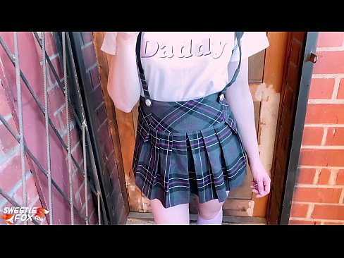 ❤️ Schoolgirl Sucks a dick gu domhainn agus fucks an àite clasaichean. ☑  Bhidio gnè  leinn  ☑